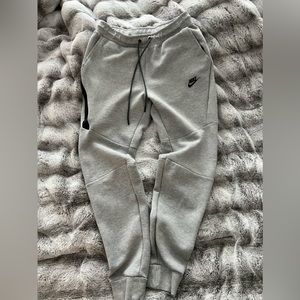 Nike Tech Fleece Sweatpants in gray size Small